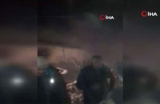 Devrilen mum evi kül etti