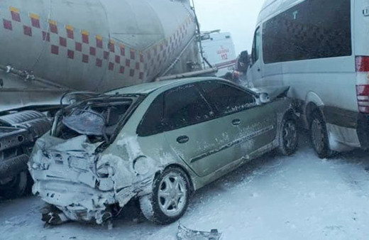 Erzurum'da 20 araç birbirine girdi 1 ölü çok sayıda yaralı var 