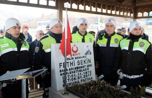 Şehit Fethi Sekin kabri başında anıldı