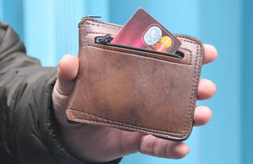 Paralı poşete çözüm! Hem cüzdan hem poşet olarak kullanılıyor