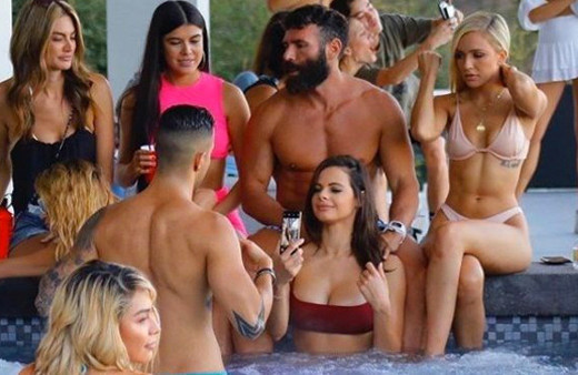Dan Bilzerian davet ettiği Türk gencin hesabına para yolladı