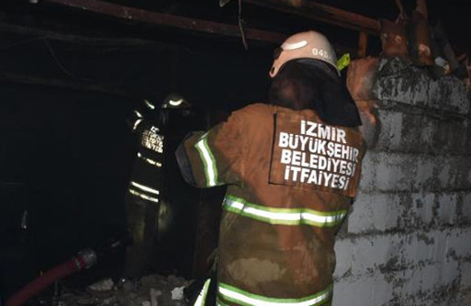 İzmir'de fabrikada çıkan yangın korkuttu