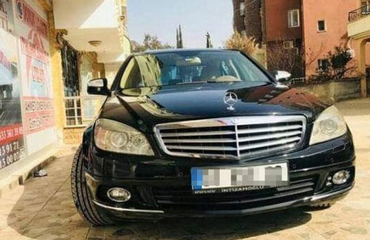 Hem para kasasını hem de lüks otomobilini çaldılar