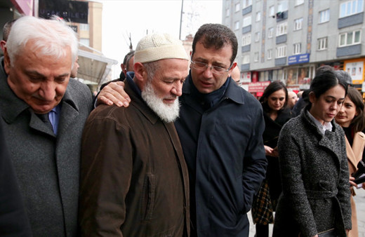 Ekrem İmamoğlu'ndan AK Parti standına ziyaret