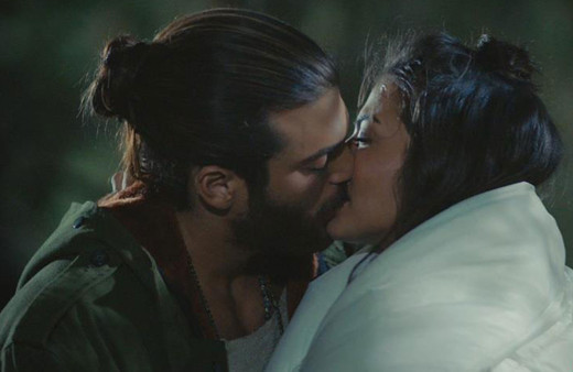 Erkenci Kuş oyuncularının yılan hikayesine dönen aşkı! İyice kafalar karıştı