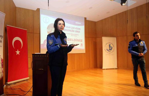 Polis annelere sitem etti: Korkulacak insanlar değiliz