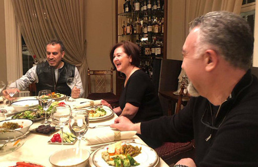 Haluk Levent sözünü tuttu: Aslı için yemek yaptı!