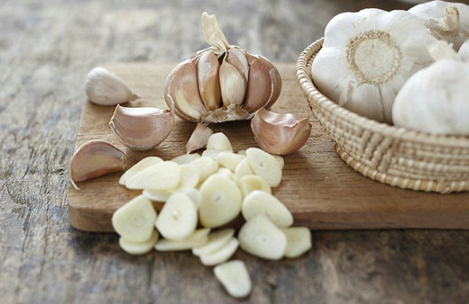 Sebze fiyatları artıyor ancak sarımsak tarlada çürüyor