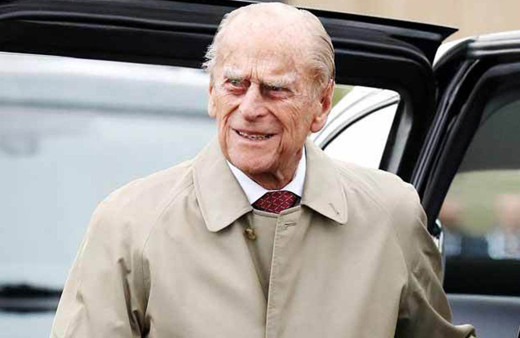  Prenslik de bir yere kadar Prens Philip polise gitti ehliyetini teslim etti