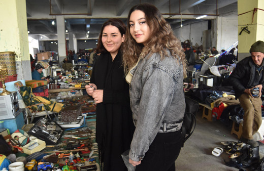 1 TL’ye gömlek 100 TL’ye ayakkabı her şey bu pazarda