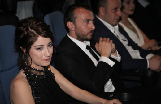 Ali Atay kaç yaşında ilk karısı kim Hazal Kaya ile yaş farkı! 