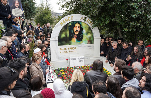 Sevenleri Barış Manço'ya koştu: Adım atacak yer kalmadı!