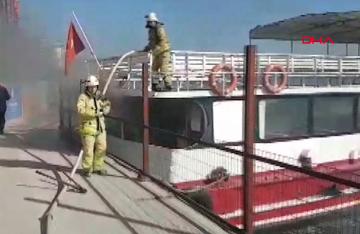 İstanbul Boğazı'nda tekne yangını!