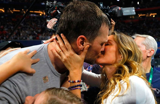 Eşinin Süper Bowl galibiyetini böyle kutladı