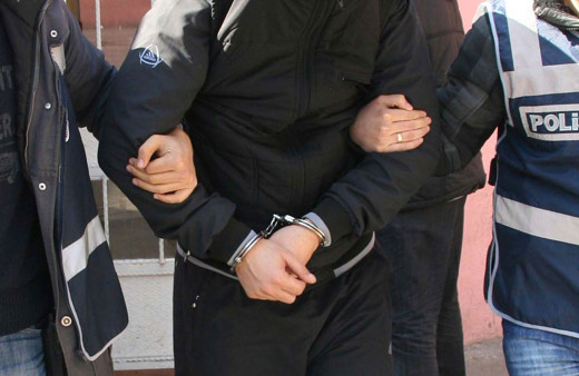 İzmir'de 14 kişiye uyuşturucu ticaretinden gözaltı