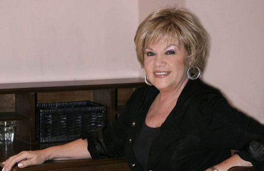 Nevra Serezli kaç yaşında eşi Metin Serezli ve oğulları kimdir?