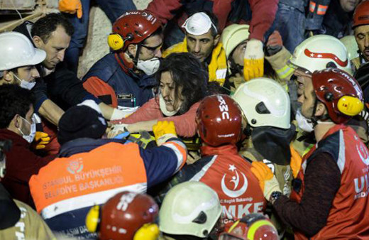 Kartal'da 8 katlı bina çöktü! Binada 14 daire vardı ölü ve yaralılar var