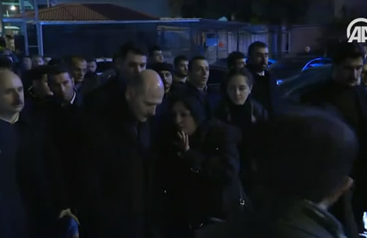 Bakan Soylu ve Kurum, enkaz alanında incelemelerde bulundu