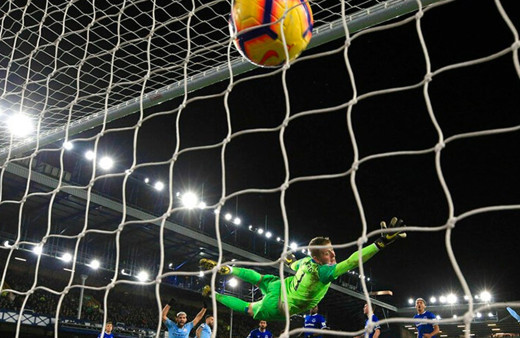 Manchester City, Cenk Tosun'u üzdü zirveye yerleşti