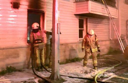 Eyüp'te ahşap hamam yangını paniğe neden oldu