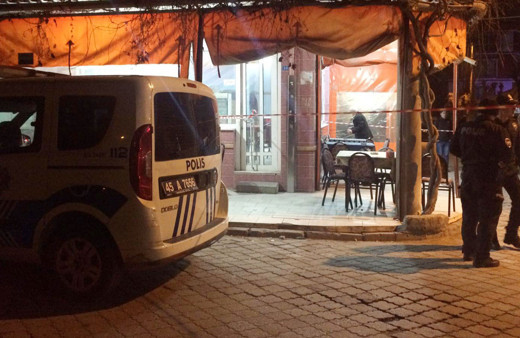 Turgutlu'da kahvehaneye silahlı saldırı: 1 yararlı