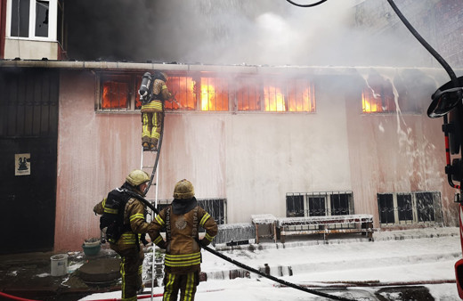 Sancaktepe'de tekstil atölyesinde yangın 