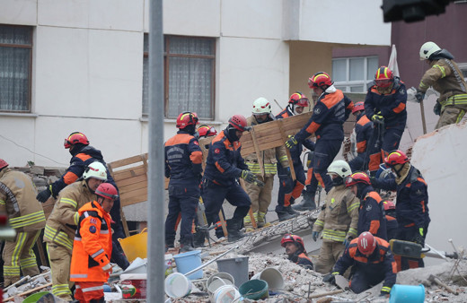 Kartal'da çöken 8 katlı binada son durum! Çalışmalar aralıksız devam ediyor