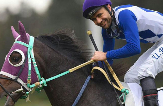 Ünlü jokey iki arkadaşıyla yengesini yatağa bağlayıp tecavüz etti