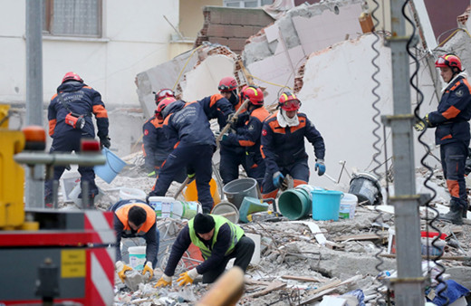 Kartal'da mucize! 16 yaşındaki Mert Aydın 45 saat sonra sağ kurtarıldı