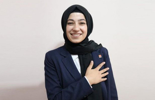 CHP’den bir ilk başörtülü belediye başkan adayı 