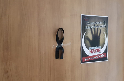 Artvin Hopa'da ilaç yazmayan doktoru dövdüler