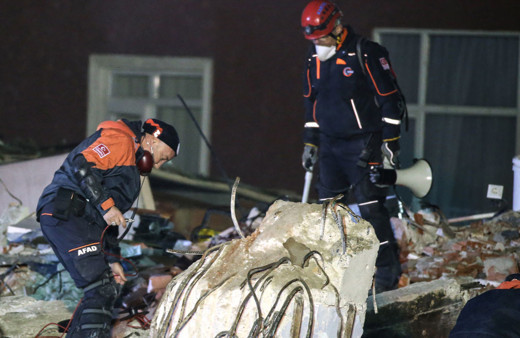 Kartal'da çöken binada hayatını kaybedenlerin sayısı yükseldi