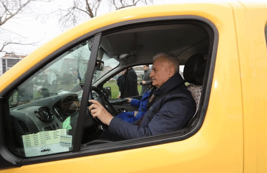 Binali Yıldırım, Kadıköy-Taksim dolmuşunu kullandı