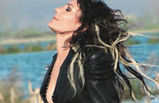 Özlem Tekin'in ayağı kırıldı