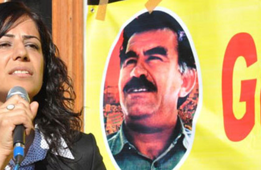 Ayla Akat geri çekilmeyi yorumladı!