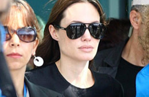 Angelina Jolie durmak bilmiyor