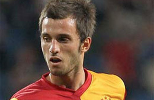 İki yıl daha Galatasaray'da!