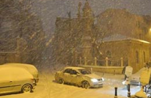 Tipi onlarca aracı mahsur bıraktı