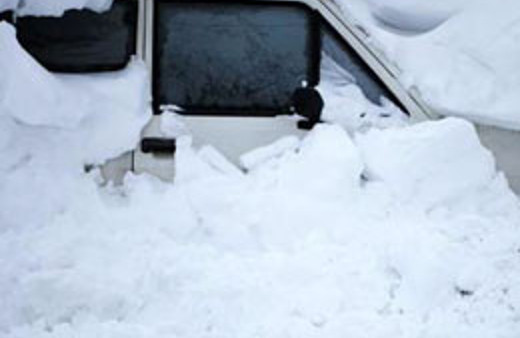 Kırım'da kar hayatı felç etti