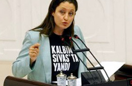 CHP'li Pavey'den tişörtlü Sivas mesajı