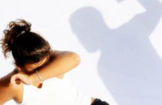 Bakın karısını neyle dövdü!