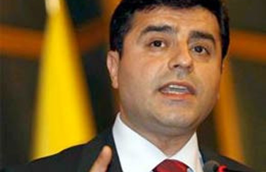 Demirtaş'ı korumaya giden ekibe saldırı!
