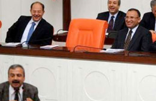 BDP'li Önder kahkahaya boğdu