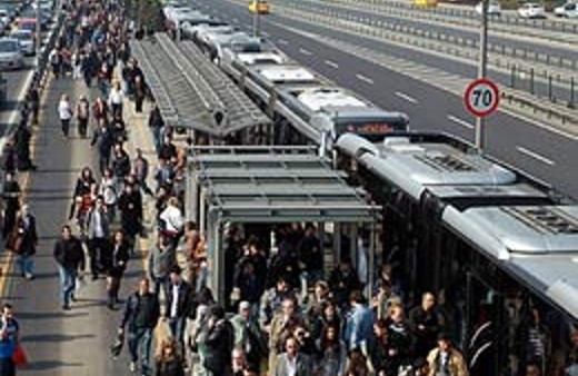 Metrobüs çilesi bitmek bilmiyor