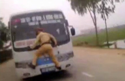 Trafik polisinin çılgın inadı!