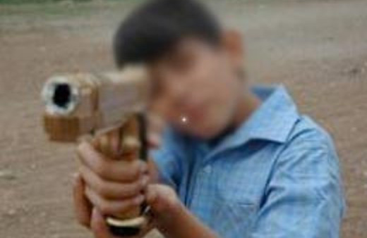 4 yaşındaki çocuk baba katili oldu!