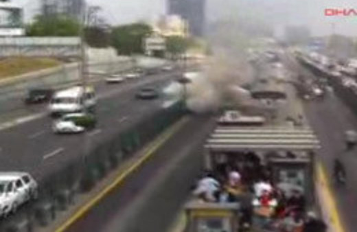 Metrobüs cayır cayır yandı