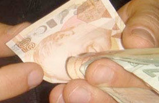 Paralarını öyle bir yöntemle çaldı ki...