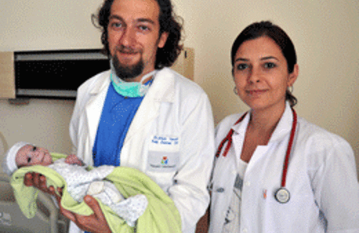 Parmak bebek artık evinde