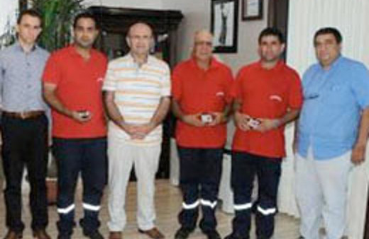 Çöpte altın ve para buldular